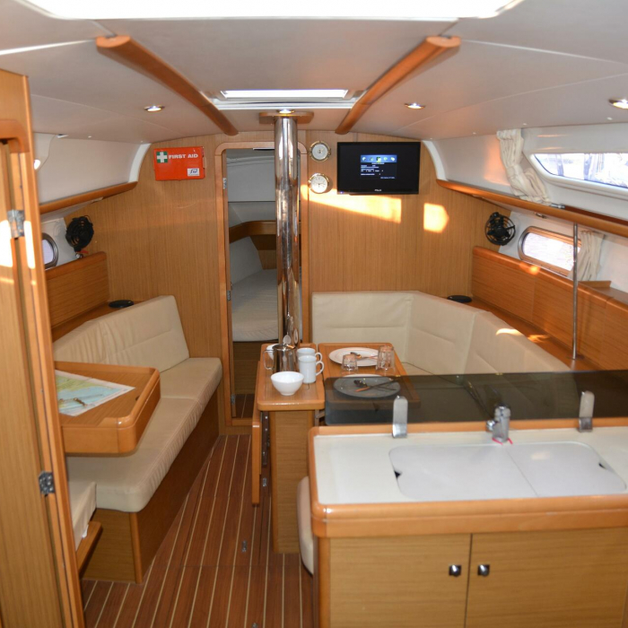 Babis 2010 | Sun Odyssey 36i photo 23