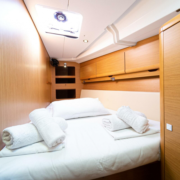 Beethoven ( with Bowthruster ,Solar Panels) | Sun Odyssey 44 i photo 9