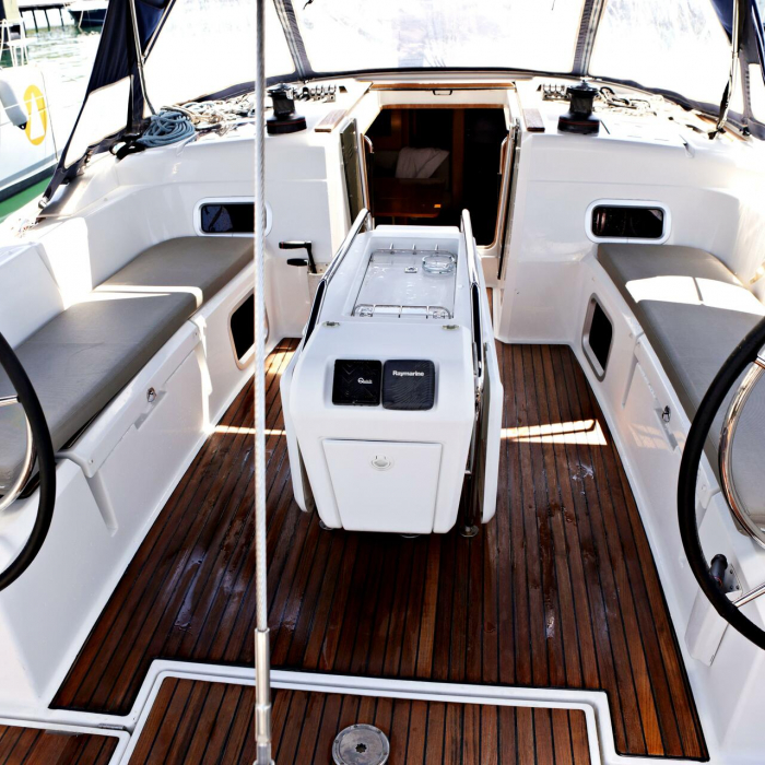 Elise af Sweden | Sun Odyssey 519 photo 5