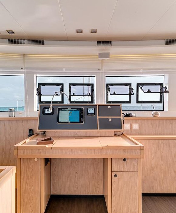 Velar | Lagoon 52 photo 5