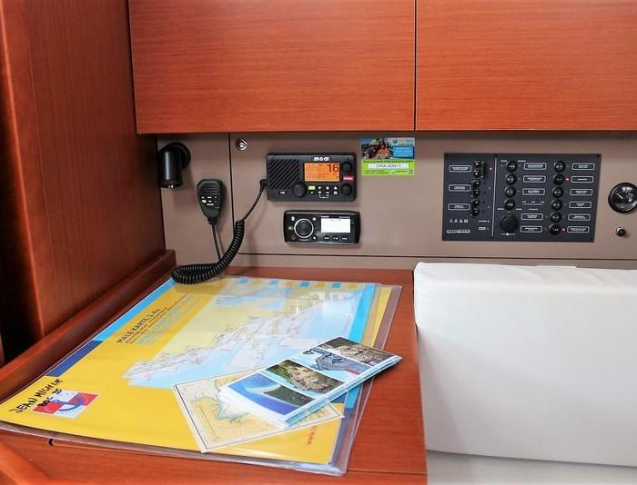 JEAN MICHEL | Beneteau Oceanis 35 photo 12