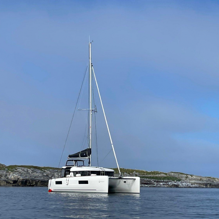 Arctic Charm | Lagoon 40 photo 10