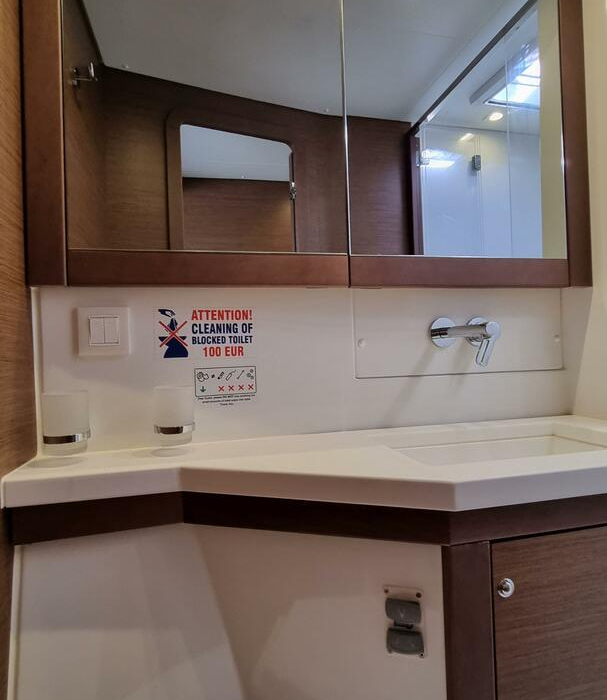 Samogon | Lagoon 450F photo 32