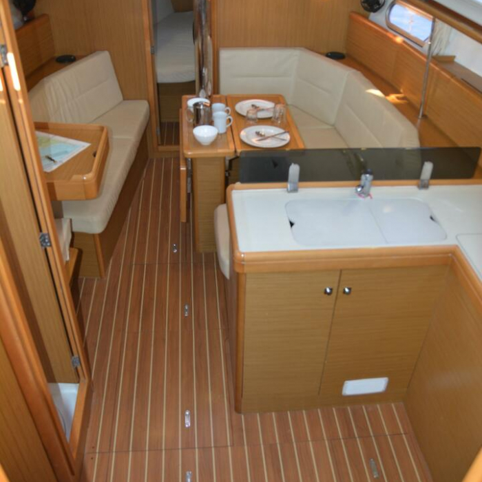 Babis 2010 | Sun Odyssey 36i photo 34