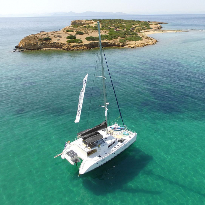 The Full House | Lagoon 500 photo 5