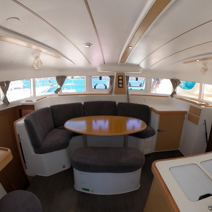 Suncity 1 | Lagoon 380 photo 11