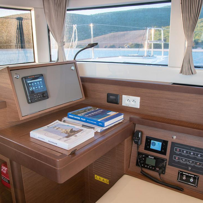 Bonobo | Lagoon 40 photo 6