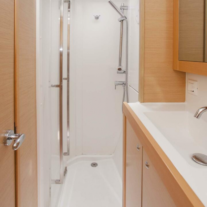 U2 | Lagoon 39 photo 10