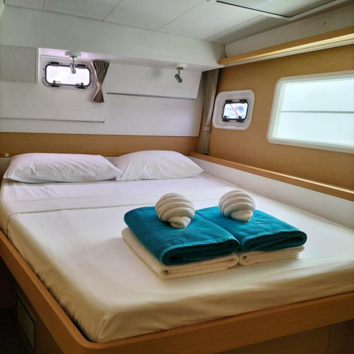 Eos | Lagoon 400 photo 3