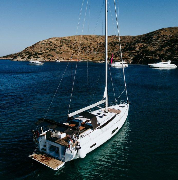 Elli | Bavaria C57 photo 23