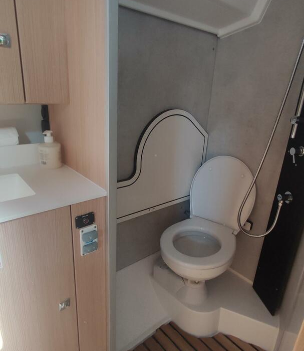 Celestia | Bavaria C42 photo 9