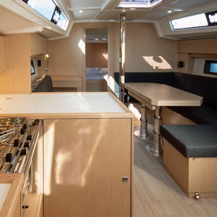 Aura | Bavaria C38 photo 12