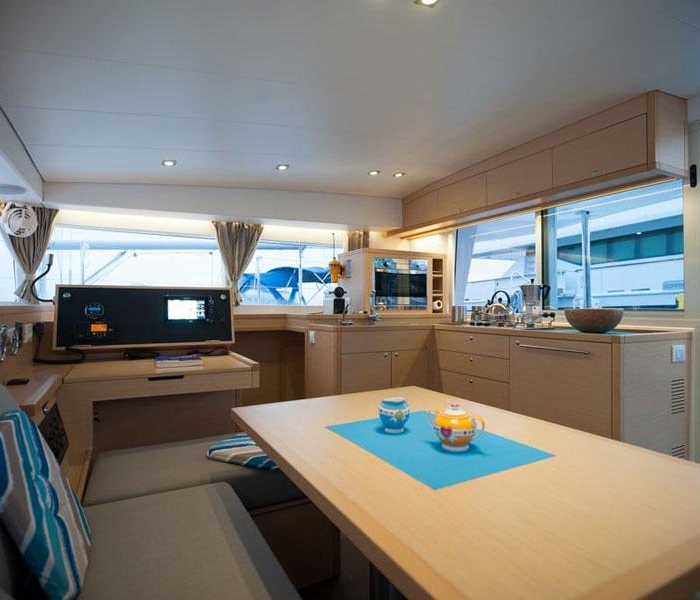 Lady Dom | Lagoon 400 S2 photo 5