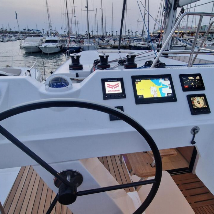 Art J | Aventura 45 photo 9