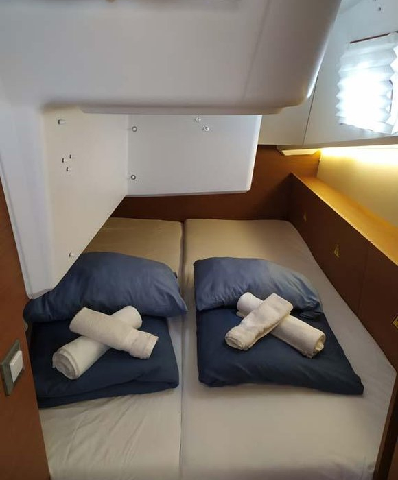 Bright Elli | Sun Odyssey 380 photo 17