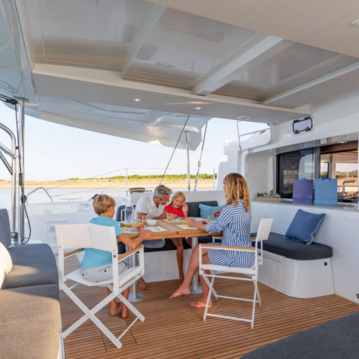 Seven Seas | Lagoon 46 Flybridge photo 7