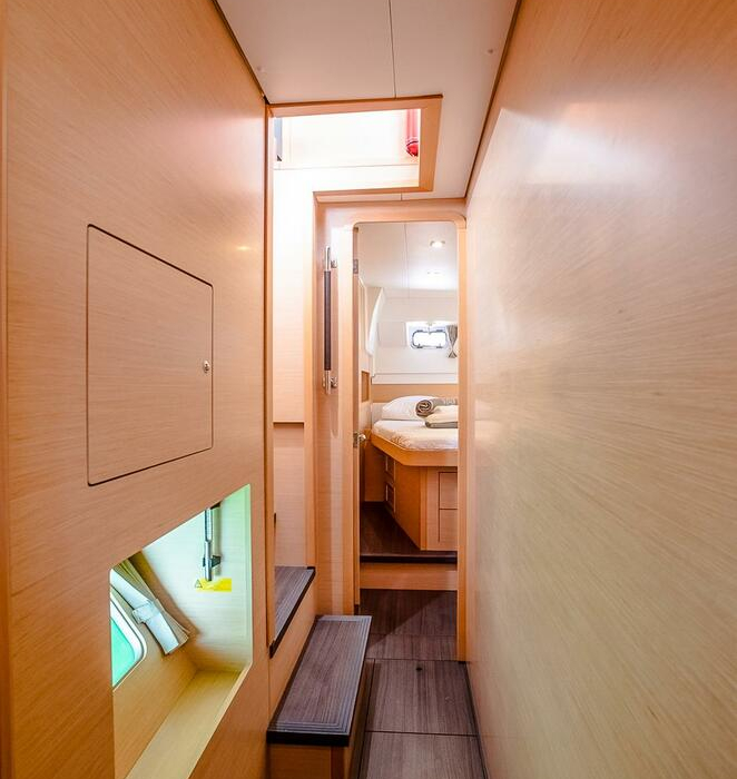 Christina S | Lagoon 400 S2 photo 10