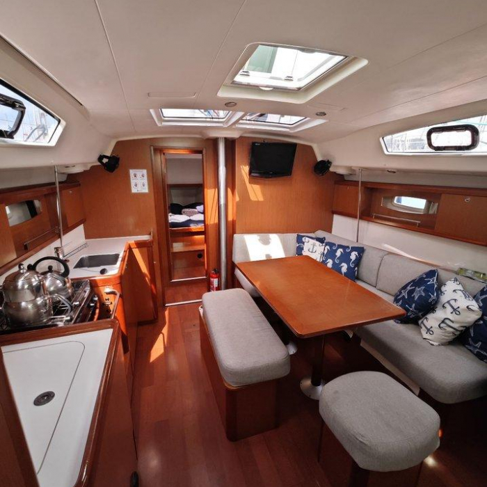 Lilium | Beneteau 43 photo 15