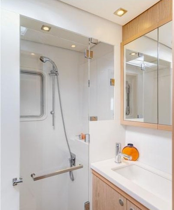 Blue Velvet | Lagoon 52 photo 33