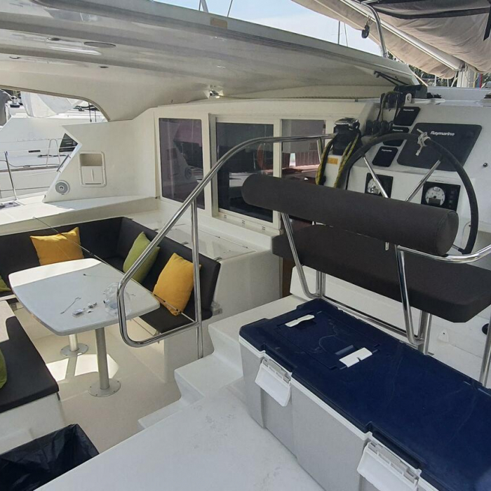 Chirouble | Lagoon 421 photo 4