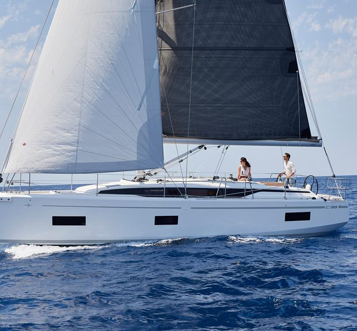 Coconut | Bavaria C38 photo 10