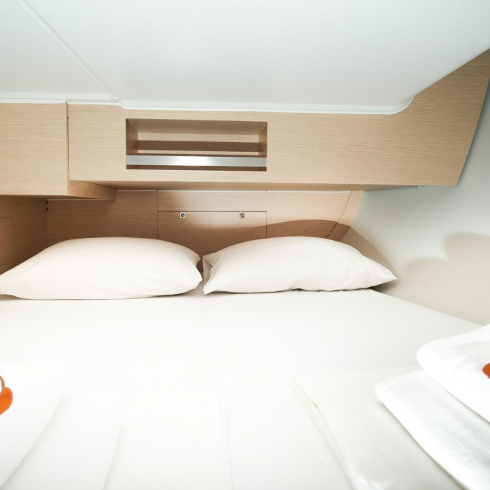 Paris | Dufour 390 photo 53