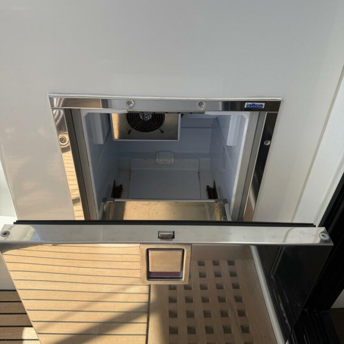 FIND US | Lagoon 42 Owner version photo 10