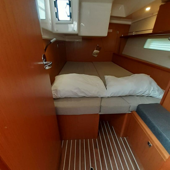 Economy | Bavaria C45 Holiday photo 8