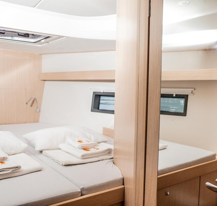 Aruna | Bavaria C42 photo 15