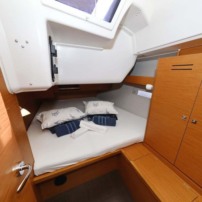 Lucia 1 | Dufour 430 photo 8