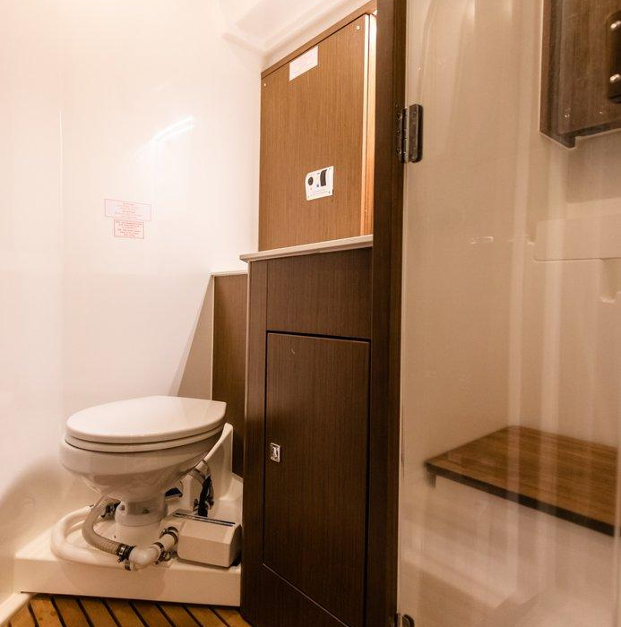 Elli | Bavaria C57 photo 4