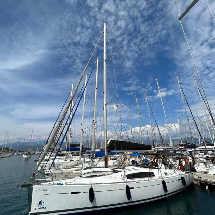 Lilium | Beneteau 43 photo 5