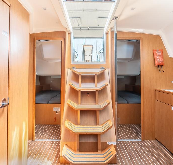 Avra | Bavaria C42 photo 8