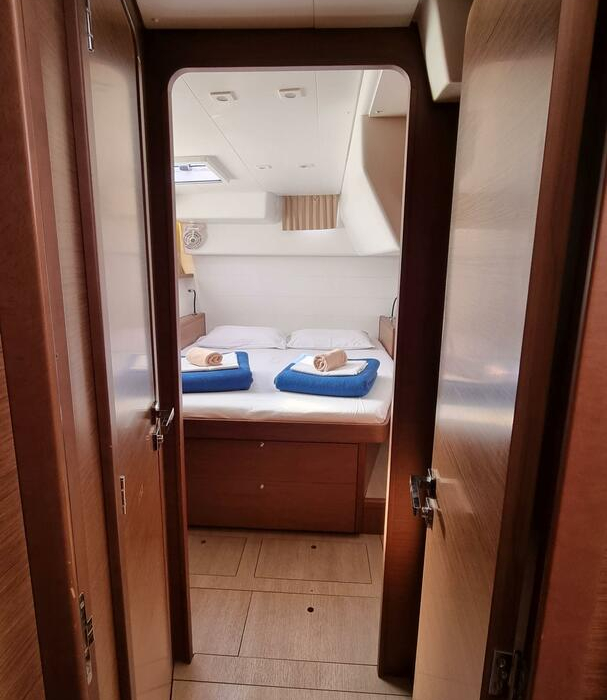 Samogon | Lagoon 450F photo 18