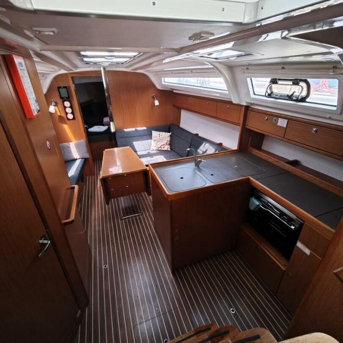 Almira | Bavaria Cruiser 37 photo 11