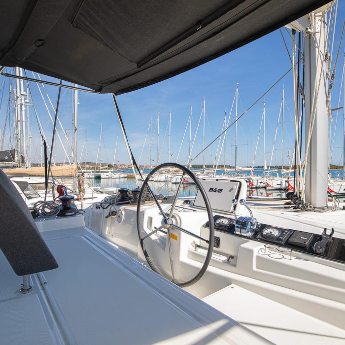 Long Island | Lagoon 46 photo 21