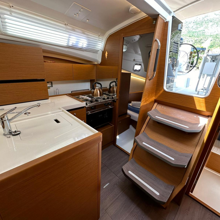 Star Kiss | Sun Odyssey 350 photo 11