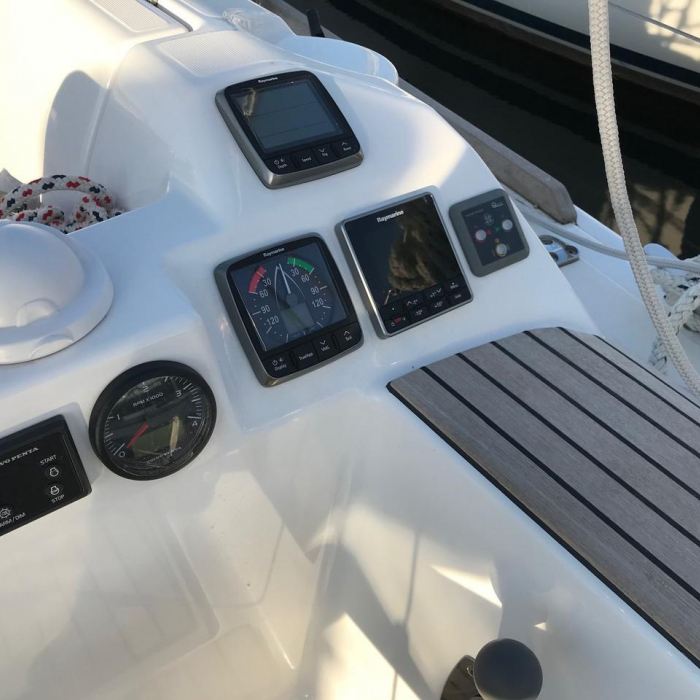 Diniva II | Dufour 382 GL photo 6