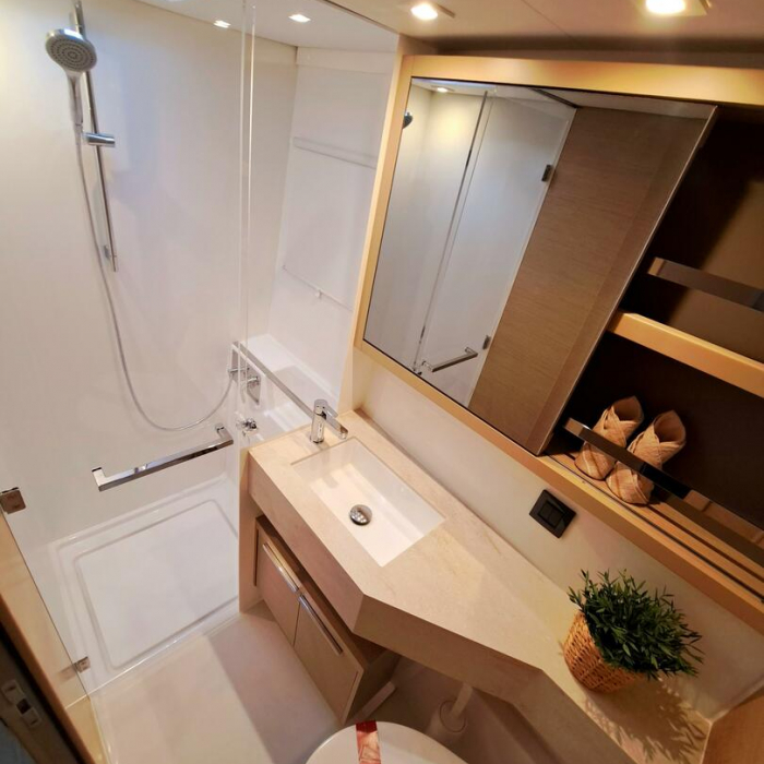 SILVER ELLI | Lagoon 46 photo 17