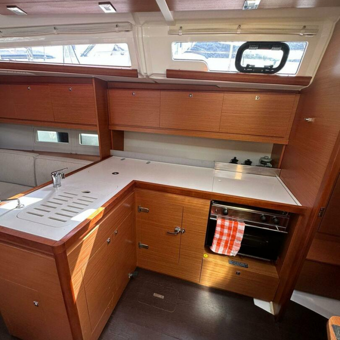 Economy | Dufour 390 photo 5