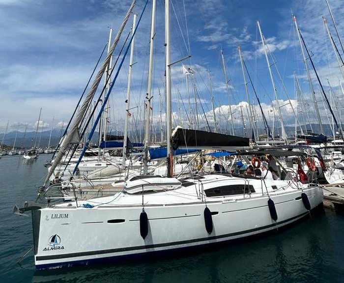 Lilium | Beneteau 43 photo 9