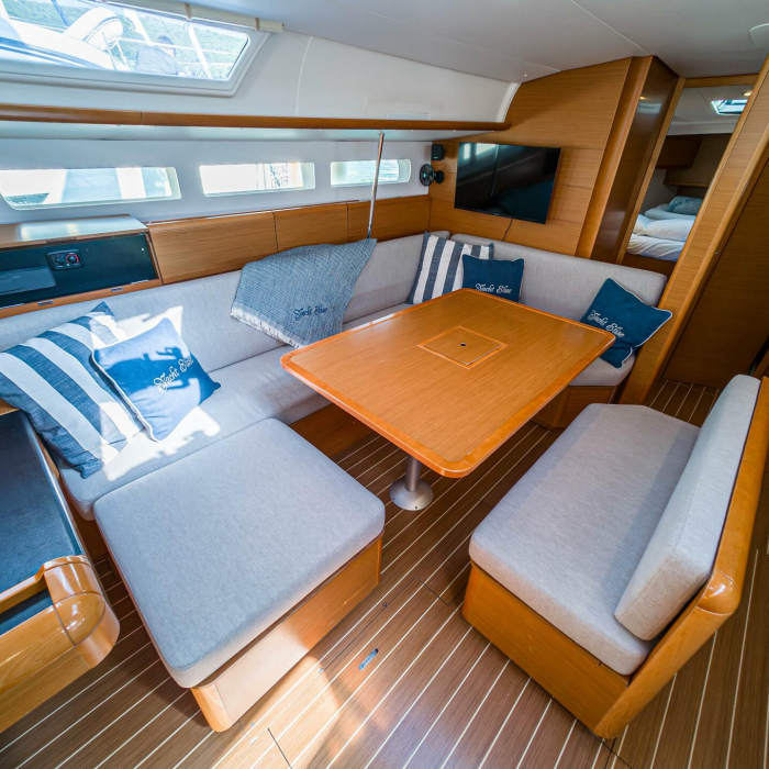 Elise af Sweden | Sun Odyssey 519 photo 21