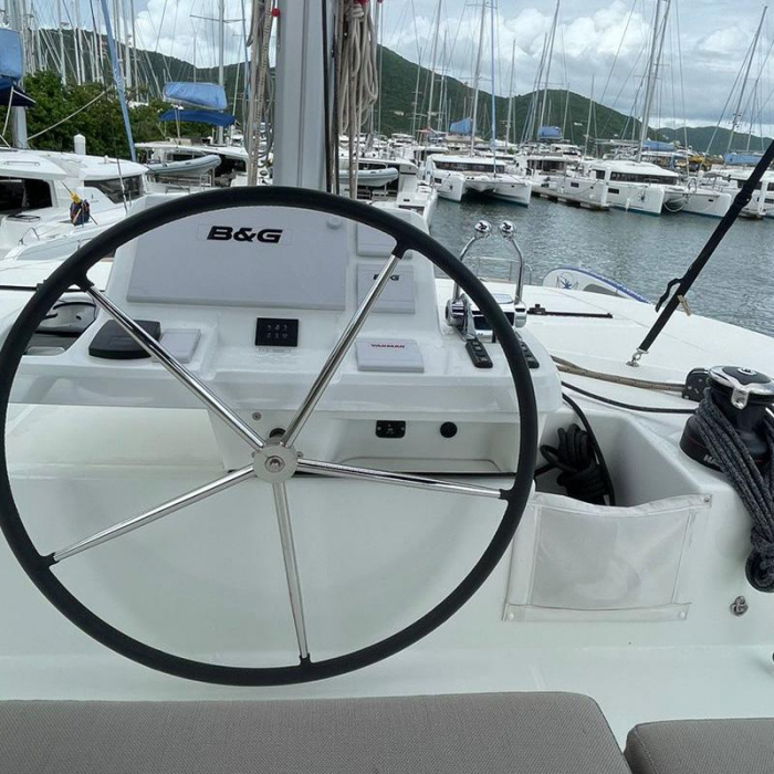 Bottoms up | Lagoon 50 photo 4