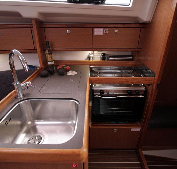 Callisto | Bavaria Cruiser 33 photo 9