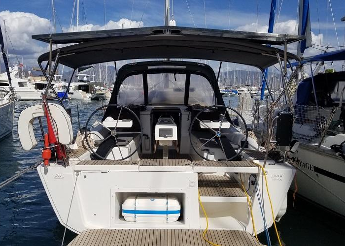 Ares | Dufour 360 GL photo 1