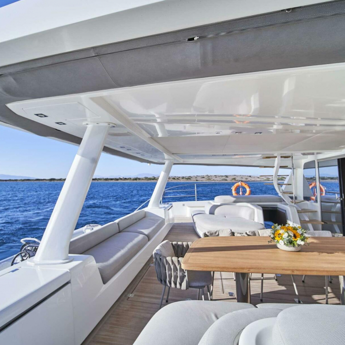 CRAZY HORSE | Lagoon 78 photo 10