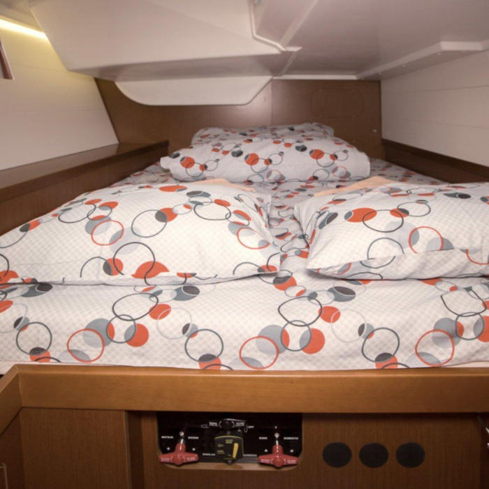 Blues | Oceanis 48 photo 15