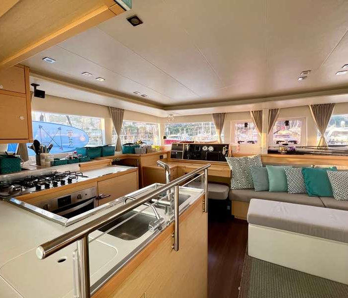 Branchia | Lagoon 450 Fly photo 6