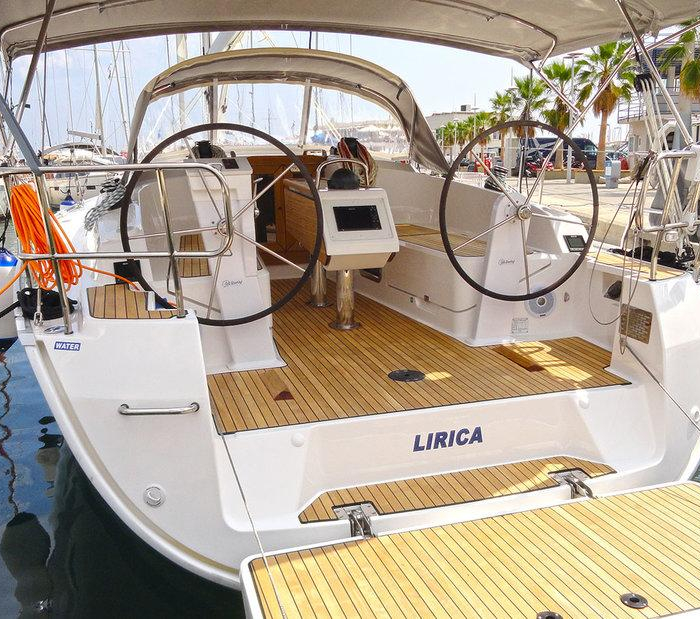 Lirica | Bavaria Cruiser 37 photo 8