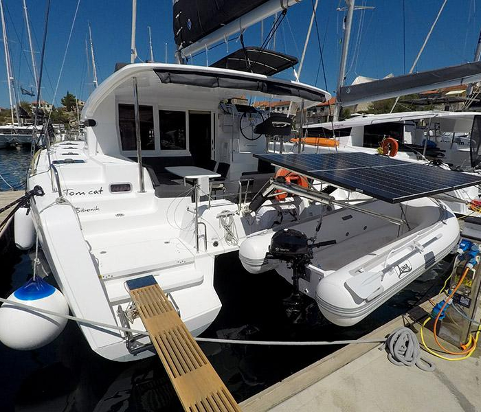 Tom Cat | Lagoon 40 photo 6